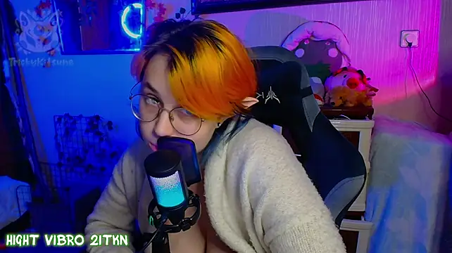 Онлайн чат XXX TrickyKitsune