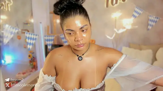 Nicolemorelli2 - OKTOBERBOOBFLASH