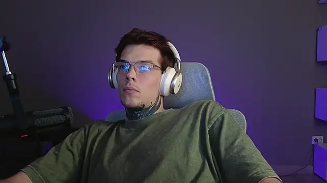 DENIS_HERE live XXX chat