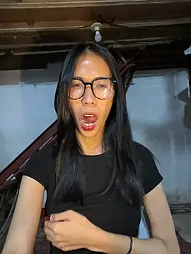 XXX chat uživo modela EMIRALDshemale