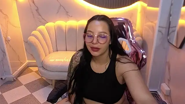 Sara13_b - take off bra