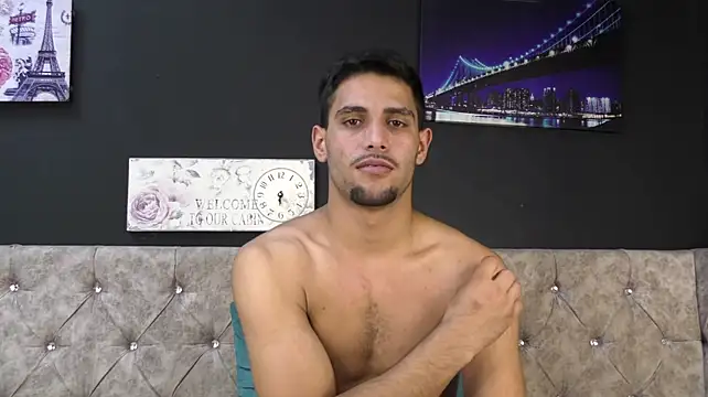 EnzoKnox Adlı Modelin Canlı XXX Sohbeti