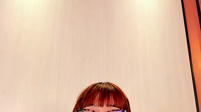 EmiliaBell_ Adlı Modelin Canlı XXX Sohbeti