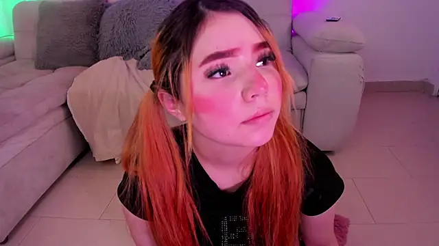 Онлайн чат XXX MiaLuxee_