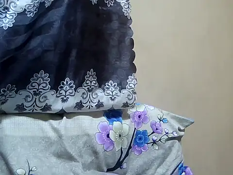 ToxicDoll01 - hii guiz plz help me to pay school fees