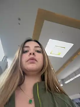 Alirawrz Chat XXX in diretta