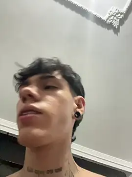 XXX chat uživo modela Tommy_valverde