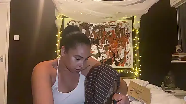AriesBaddiee_ - twerk my phattt asss explict