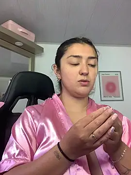 Melannyy_ Adlı Modelin Canlı XXX Sohbeti