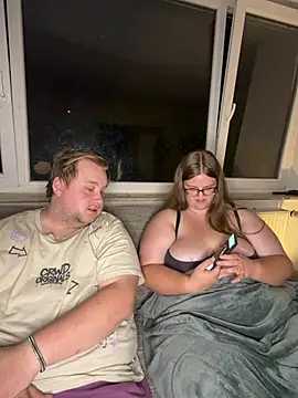 CurvyPaar2 - Show Pussy & 1 Video