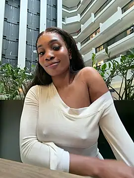 ___Nessa - Rub clit&squirt on body public