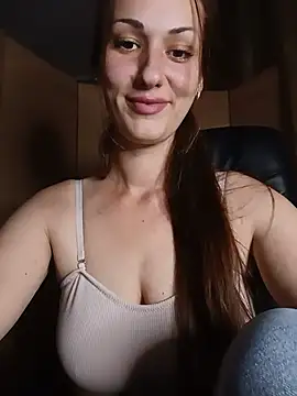 LunaCrystall Adlı Modelin Canlı XXX Sohbeti