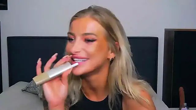 Lia_Benini Adlı Modelin Canlı XXX Sohbeti