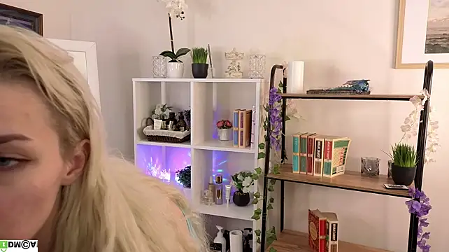 Naomi_Demio - gentle neck massage