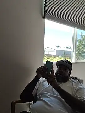 PrEtTyBoYbUlL Live XXX-chat