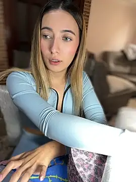 Kloe__t18 - LUSH X4MINCONTROL FRONT OF MY MANICURIST