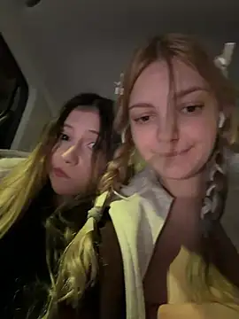 Elsawhere - Nancy touch Elsa’s BIG BOOBS in bra🤯