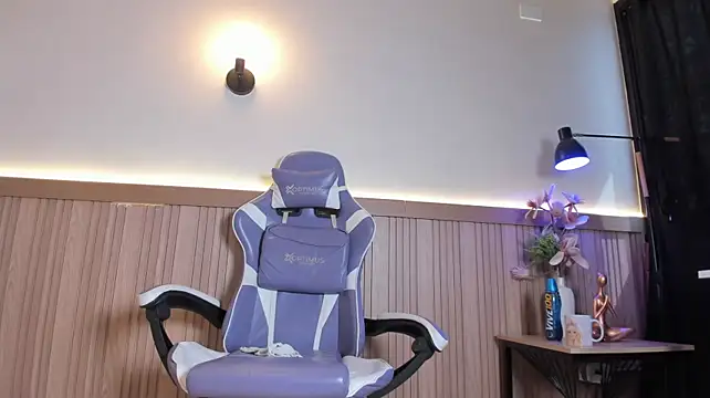Kaira_mosse - Playing with my fingers in my pussy🔥🥵