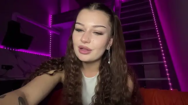 XXX chat uživo modela EliseNomik