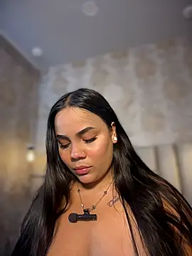 EmilyQueen3x - 💜Dance + flash tits💜