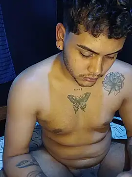 XXX chat uživo modela Saul_88