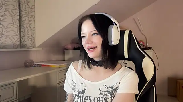 HollieMadrueno Live XXX-Chat