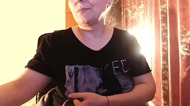 Chat +18 de NymphoQueenn ao vivo