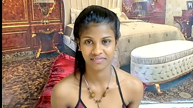 IndianSilkySpice Adlı Modelin Canlı XXX Sohbeti