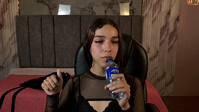 nikkydoll Live XXX-Chat