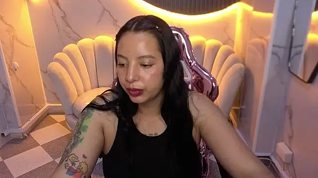 Sara13_b - take off bra