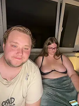 CurvyPaar2 Live XXX-Chat