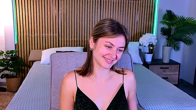EmeraldGlow's Live XXX Chat