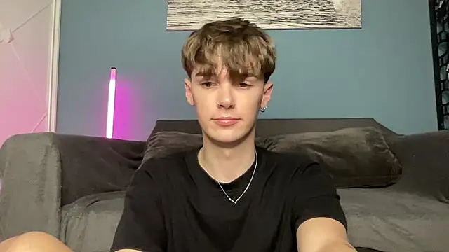 YourMilkyGuy's Live XXX Chat