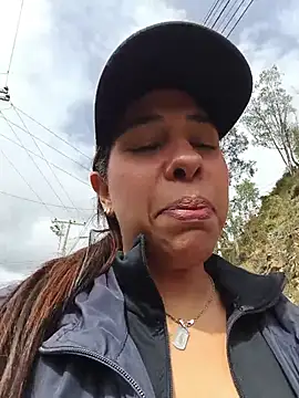 Ivon_C élő XXX-chatje
