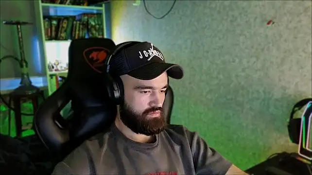 XXX chat uživo modela _Serious_Man