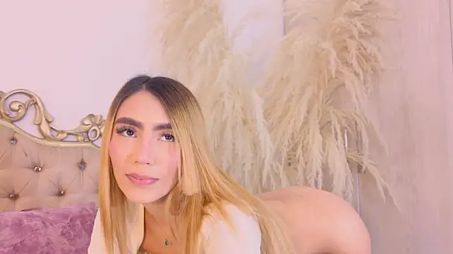 BellaCarters - Cameltoe and moan 🎀