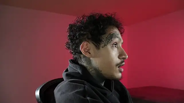 trieone XXX чат на живо