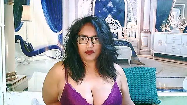 IndiaBlackPanther Adlı Modelin Canlı XXX Sohbeti