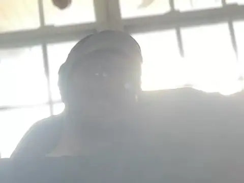 הופעת וובקאם של ThrowedWorldWide
