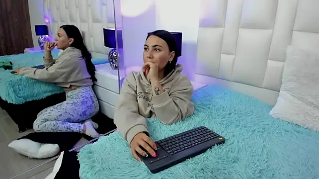 Chat +18 de Ariana_rouse ao vivo