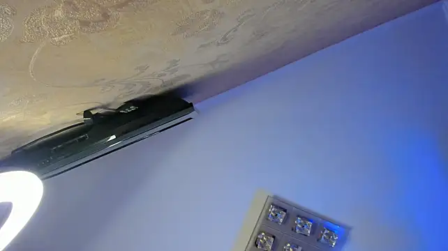 XXX chat uživo modela Diamond_D_