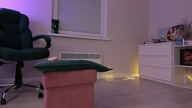 Sugar_club - fingering pussy