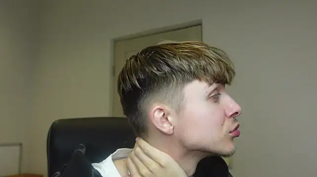 XXX chat uživo modela Damien_Dallas