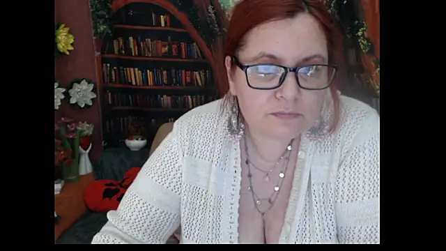 PlayfullMature's Live XXX Chat
