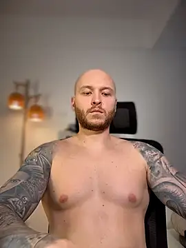 AdamMeyer_10 élő XXX-chatje