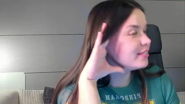 XXX chat uživo modela Laraaa_Loom