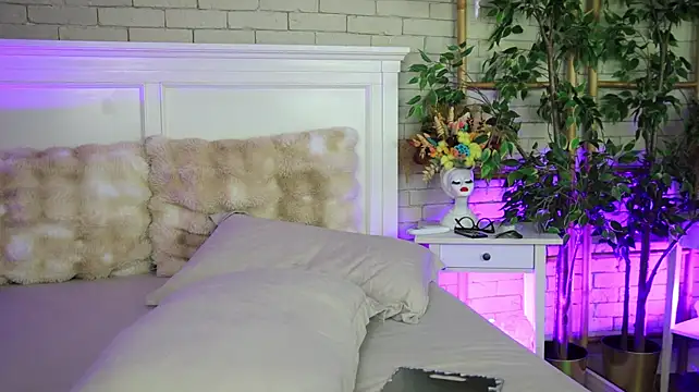 EmillyBronte Chat XXX in diretta