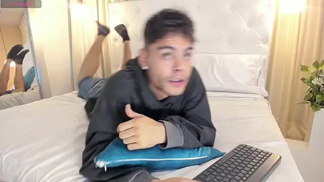 Lycan____ live XXX chat