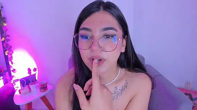RoseCassie's Live XXX Chat