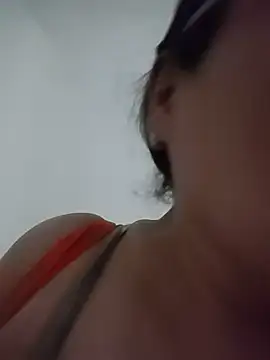 AlexxiaaMat Chat XXX in diretta